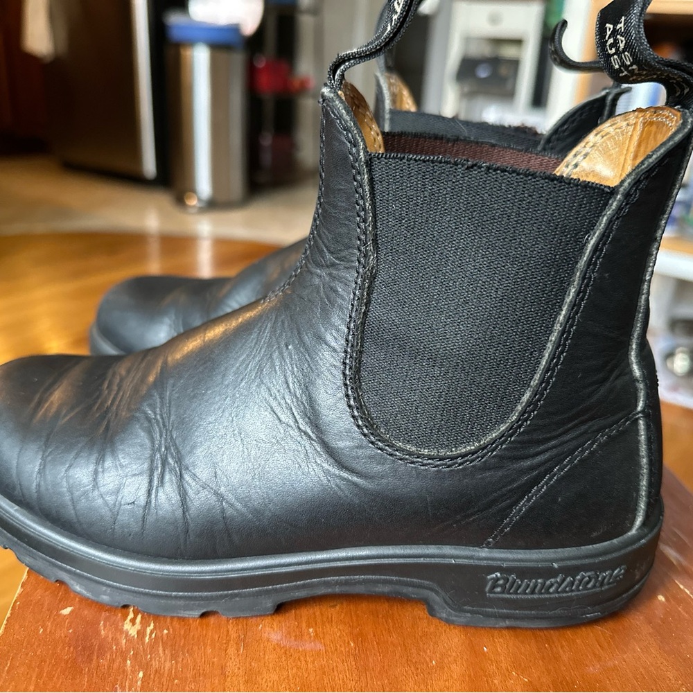 Blundstone Black Chelsea Boots with Elastic Gussets